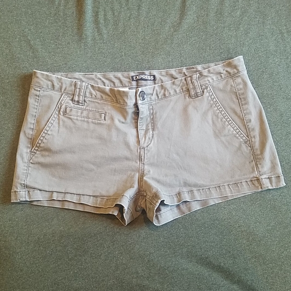 Shorts - Picture 2 of 4